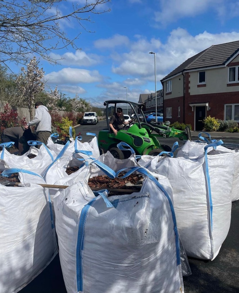 barking completed in the midlands and staffordshire by green space grounds maintenance